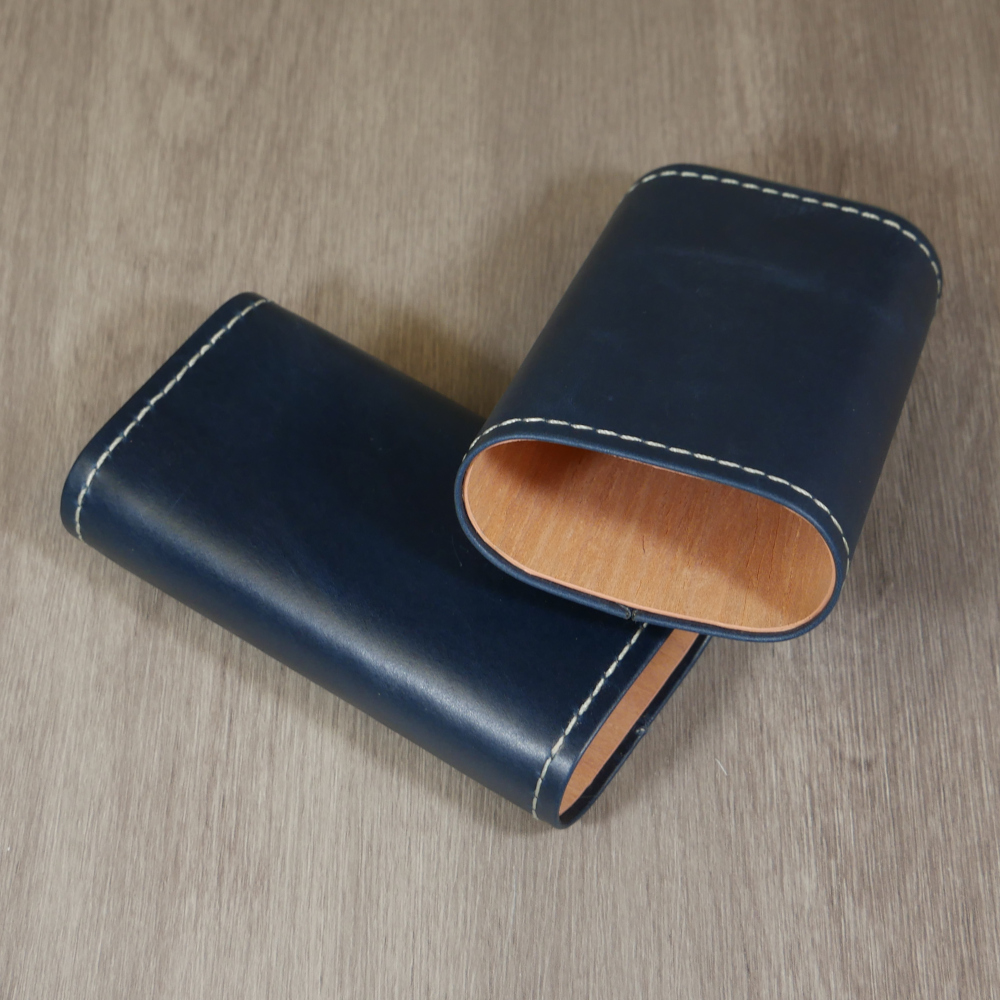 Artamis Robusto Navy Leather Cigar Case with White Stitching - Fits 3 Cigars