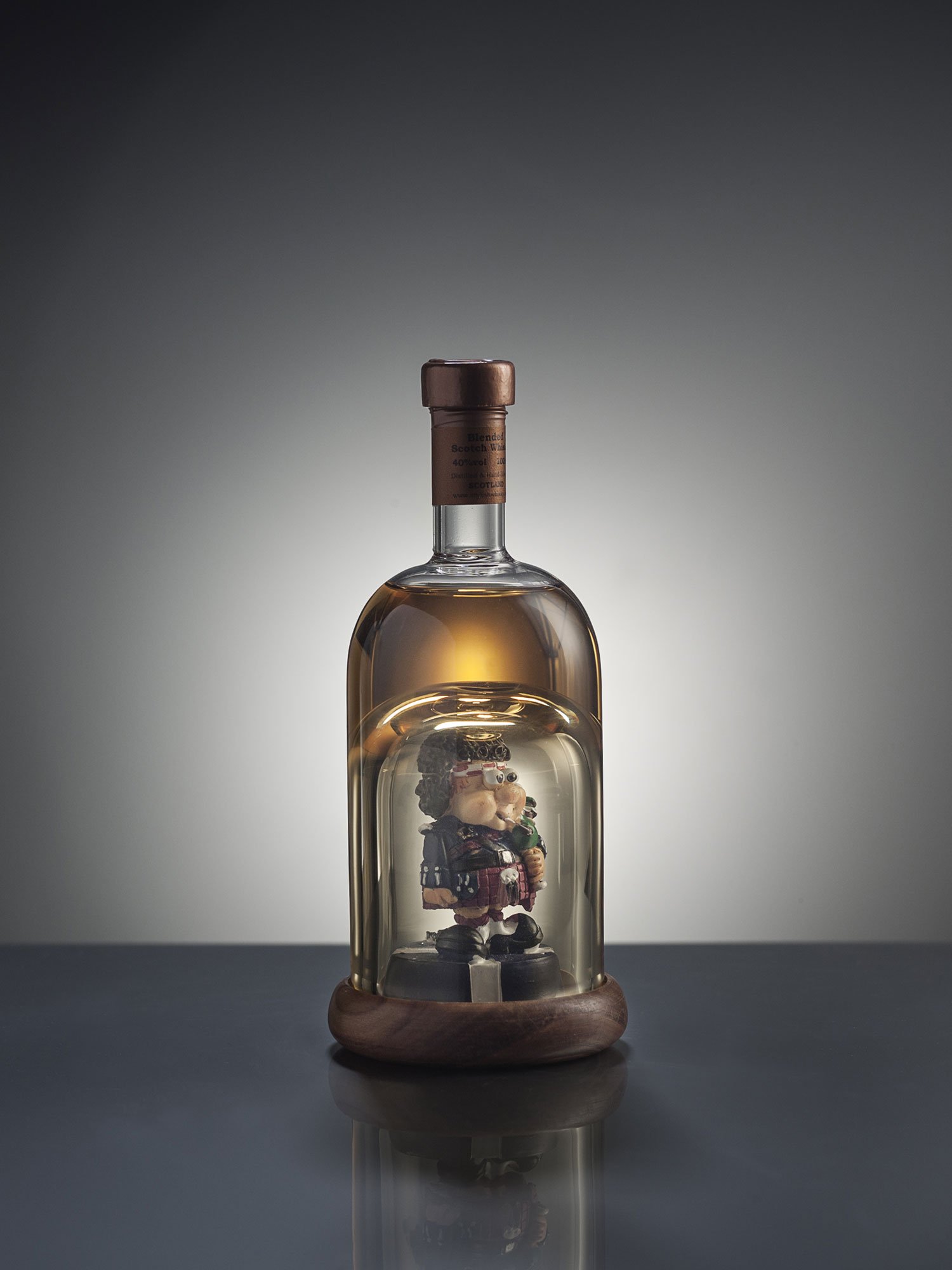 Caricature Bagpipe Player Glass (Stylish Whisky) - 40% 100ml