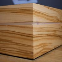 Davidoff Ambassador Humidor - Olive Wood