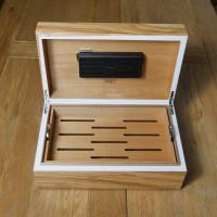 Davidoff Ambassador Humidor - Olive Wood