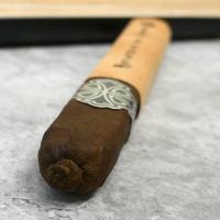 Dunbarton Tobacco & Trust Sin Compromiso Paladin de Saka Cigar - 1 Single