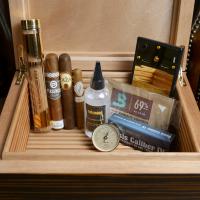 Humidor Favourites Compendium Sampler - 3 Cigars, Humidor and Accessories