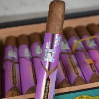 Oscar Valladares McFly Toro Cigar - Box of 20