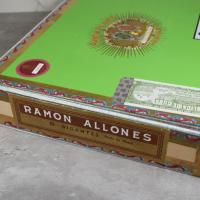 Ramon Allones Gigantes Cigar - Box of 25