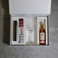 Romeo y Julieta Short Churchill Tubed Cigar & Hine Miniature Gift Box