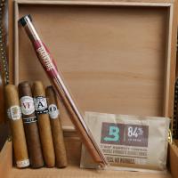 Smoke and Store Compendium Sampler - 4 Cigars and Humidor and Accessories