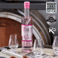 Y B&#274;T Rose Double Beet Premium Welsh Vodka ? 40% 70cl