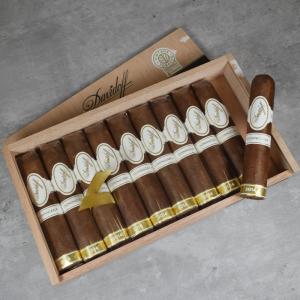 Davidoff Dominicana Short Robusto Cigar - Box of 10 (End of Line)