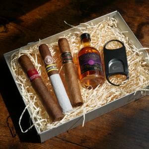 The Full Package Fathers Day Gift Sampler - 3 Cigars, Cutter, Card and 5cl Miniature