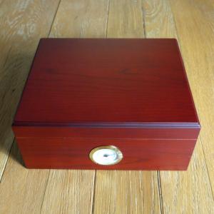 Sikarlan Cherry Finish Humidor with Front Dial - 30 Cigar Capacity