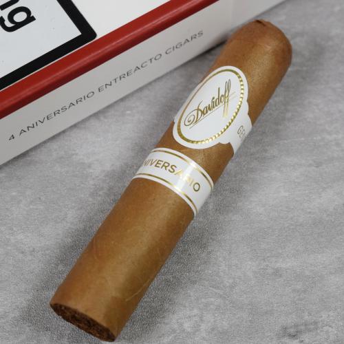 Davidoff Aniversario Entreacto Cigar - 1 Single