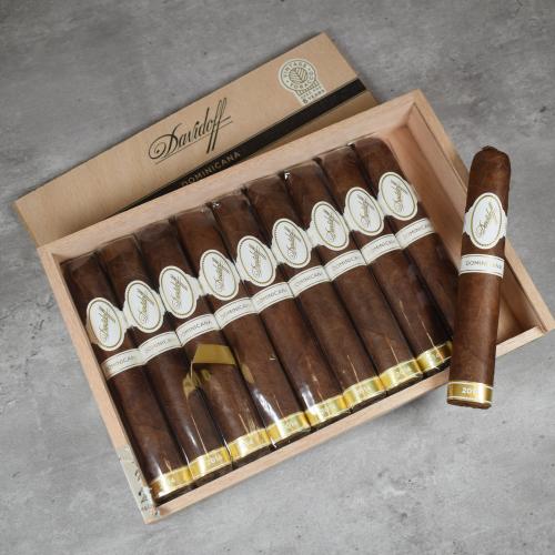 Davidoff Dominicana Robusto Cigar - Box of 10 (End of Line)