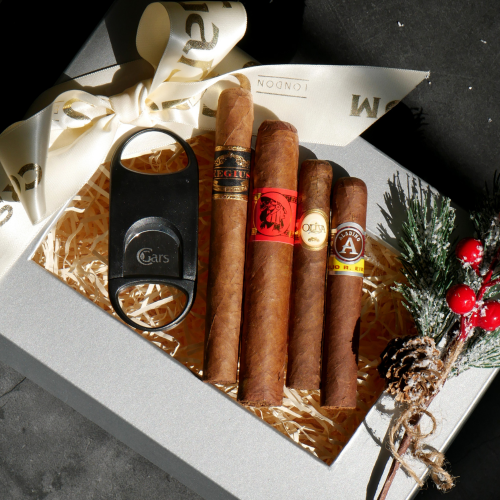 Festive Favourites - Christmas Gift Box Cigar Sampler - 4 Cigars & Cutter
