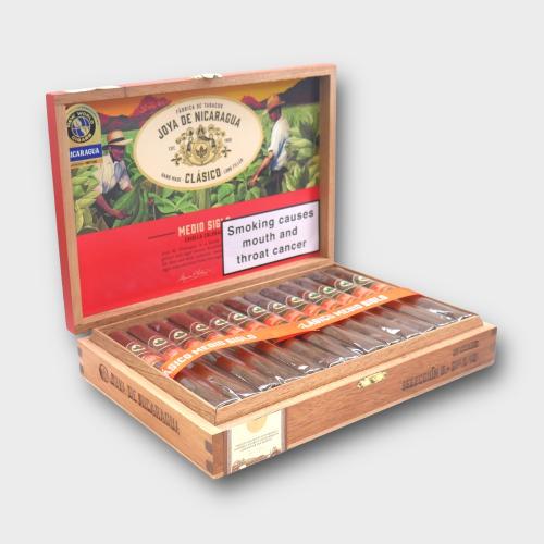 Joya de Nicaragua Clasico Medio Seleccion B Cigar - Box of 25