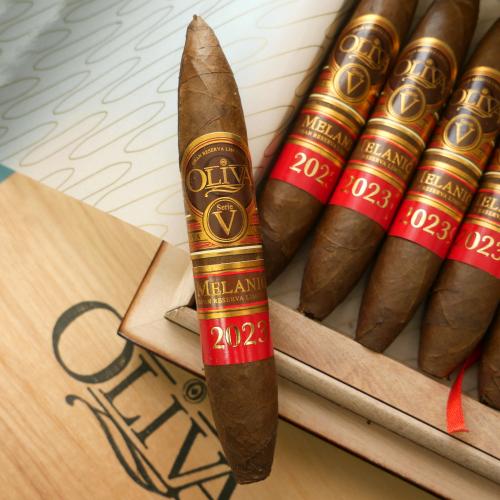 Oliva Serie V Melanio Edicion Ano 2023 Figurino Cigar - 1 Single