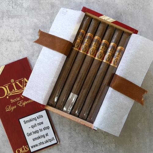 Oliva Serie V Liga Especial Lancero Cigar - Box of 24