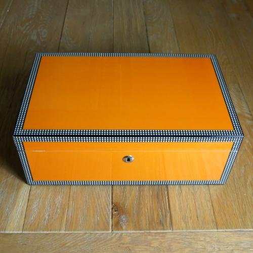 Sikarlan High Gloss Yellow & Checkered Humidor with Lock - 75 Cigar Capacity