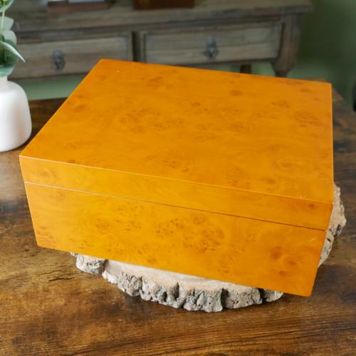 Sikarlan Burl Wood Veneer Humidor - 40 Cigar Capacity