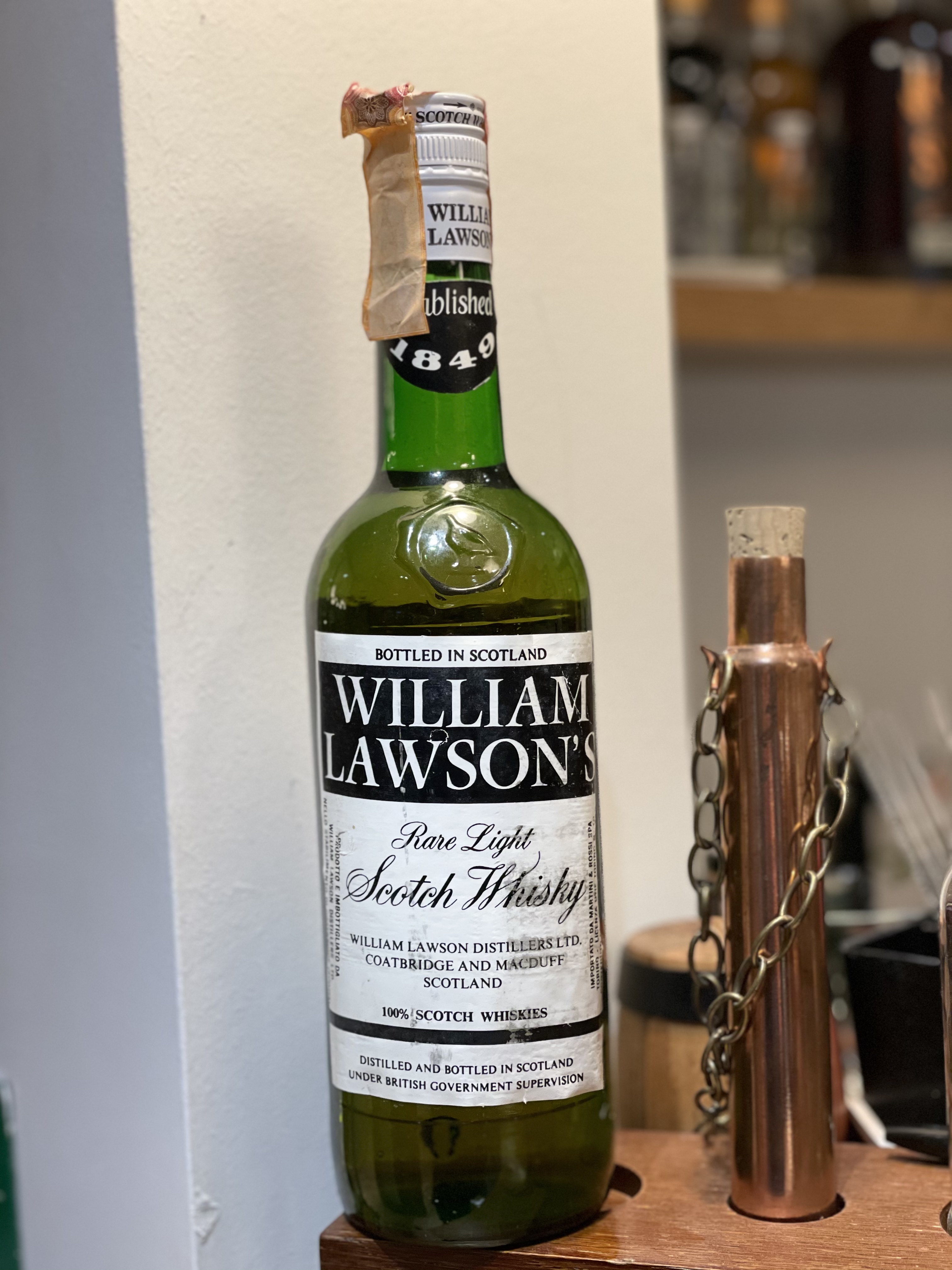 Высота бутылки William Lawson's. Размеры бутылки виски William Lawson's. William lawson 0.5
